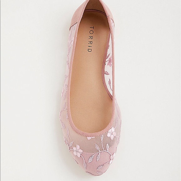 Nwt Torrid Blush Mesh Floral design almond toe - Picture 3 of 4